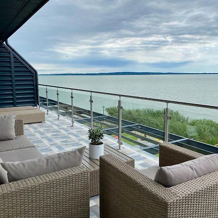 Апартаменти Royal Blue - Luxurious Flat With 5-Star View Over Lake Balaton Кестхей Екстер'єр фото